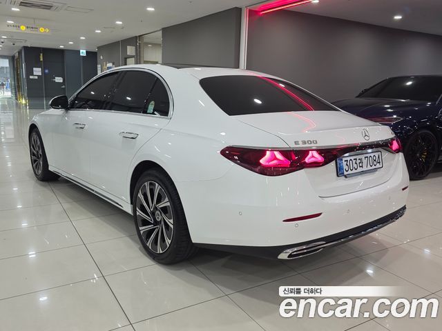 Mercedes-Benz E-Class E300 4MATIC Exclusive