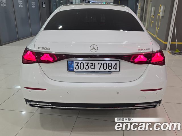Mercedes-Benz E-Class E300 4MATIC Exclusive