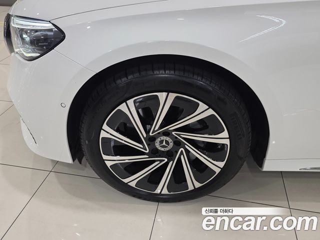 Mercedes-Benz E-Class E300 4MATIC Exclusive