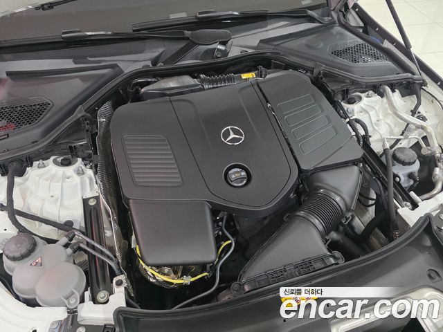 Mercedes-Benz E-Class E300 4MATIC Exclusive