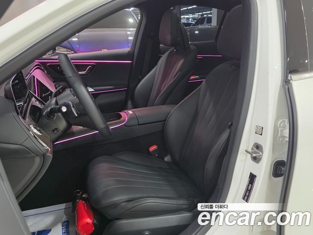 Mercedes-Benz E-Class E300 4MATIC Exclusive