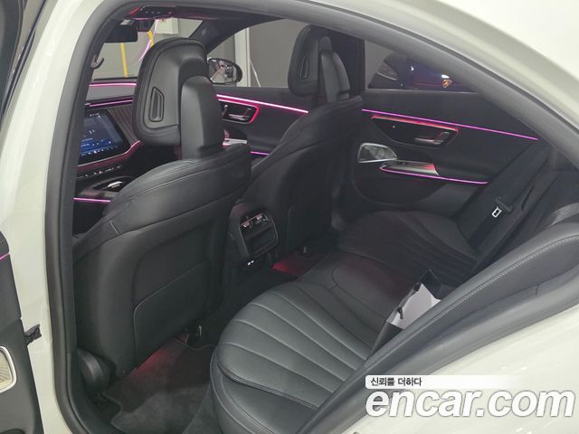 Mercedes-Benz E-Class E300 4MATIC Exclusive