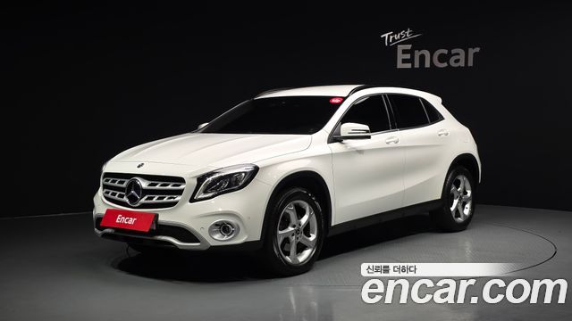 Mercedes-Benz GLA-Class GLA220