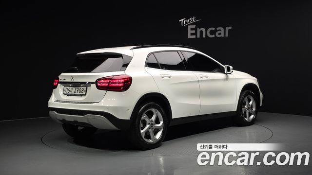 Mercedes-Benz GLA-Class GLA220