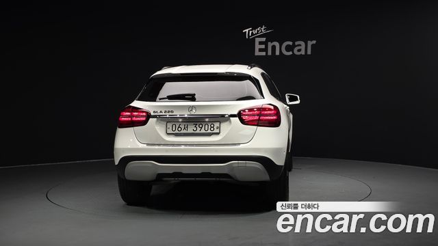 Mercedes-Benz GLA-Class GLA220