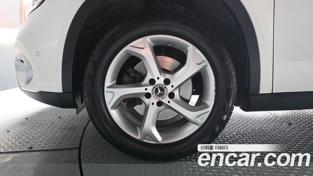 Mercedes-Benz GLA-Class GLA220