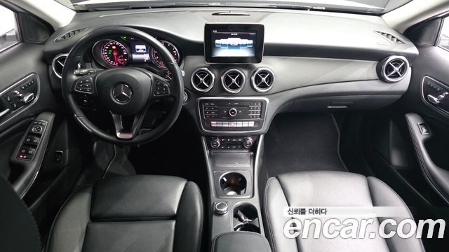 Mercedes-Benz GLA-Class GLA220