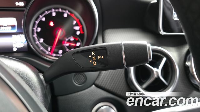 Mercedes-Benz GLA-Class GLA220