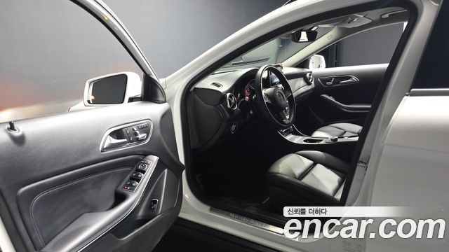 Mercedes-Benz GLA-Class GLA220