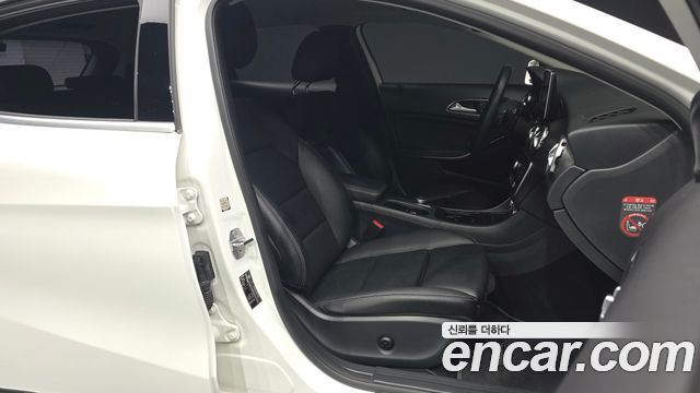 Mercedes-Benz GLA-Class GLA220
