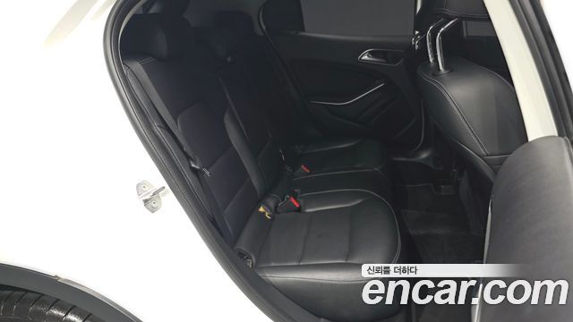 Mercedes-Benz GLA-Class GLA220