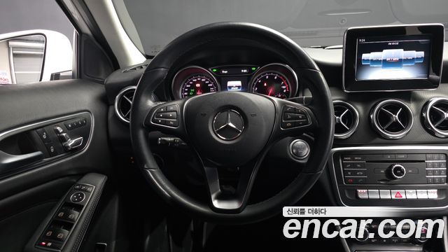 Mercedes-Benz GLA-Class GLA220
