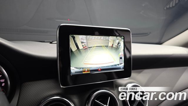 Mercedes-Benz GLA-Class GLA220