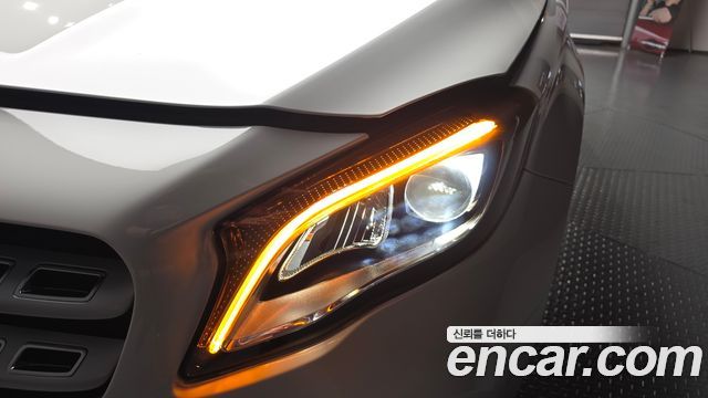 Mercedes-Benz GLA-Class GLA220