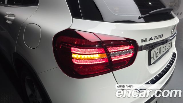 Mercedes-Benz GLA-Class GLA220