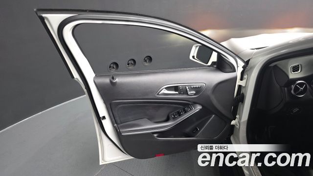Mercedes-Benz GLA-Class GLA220