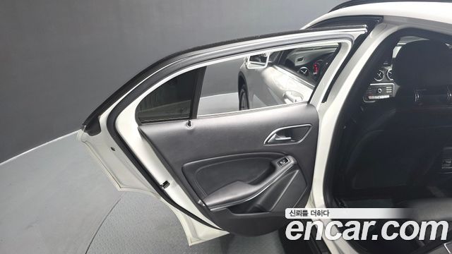 Mercedes-Benz GLA-Class GLA220