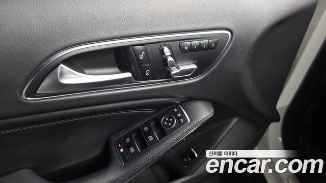 Mercedes-Benz GLA-Class GLA220