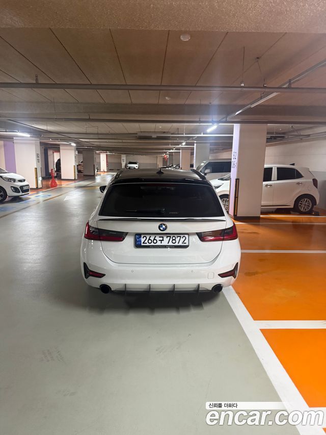 BMW 3-Series 320i Touring Luxury