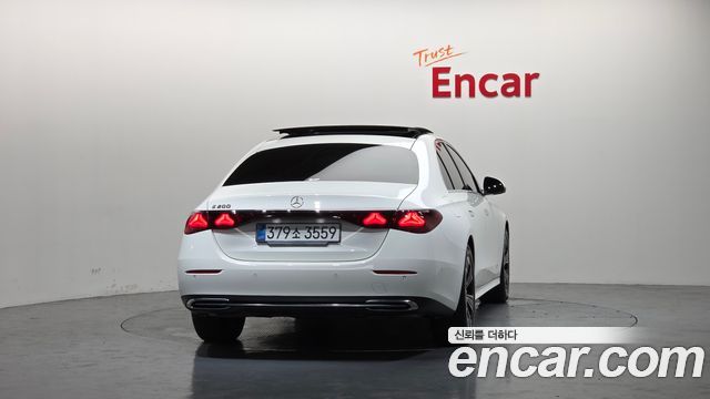 Mercedes-Benz E-Class E200 Avantgarde