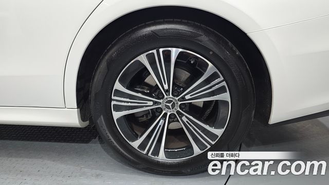 Mercedes-Benz E-Class E200 Avantgarde