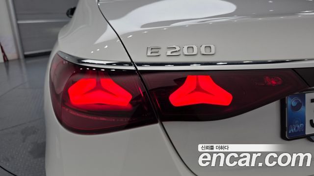 Mercedes-Benz E-Class E200 Avantgarde