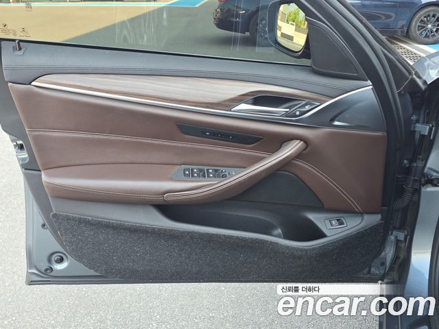 BMW 5-Series 530i Luxury Plus