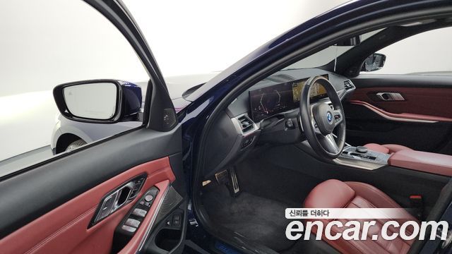 BMW 3-Series 330e M Sport Pro FIrst Edition