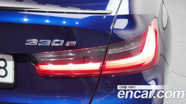 BMW 3-Series 330e M Sport Pro FIrst Edition