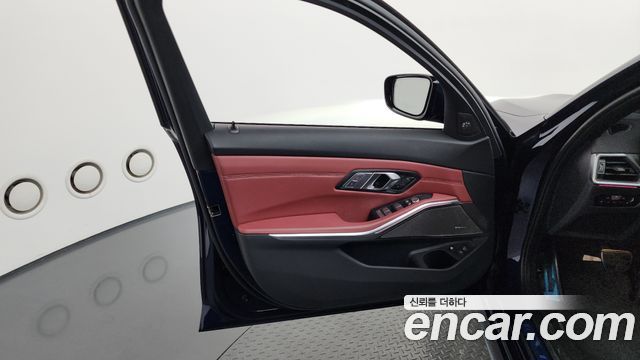 BMW 3-Series 330e M Sport Pro FIrst Edition