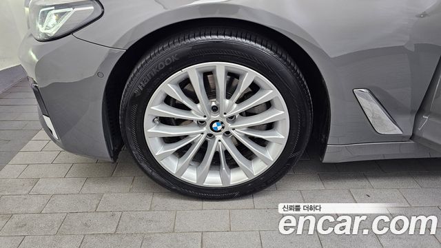 BMW 5-Series 520i Luxury