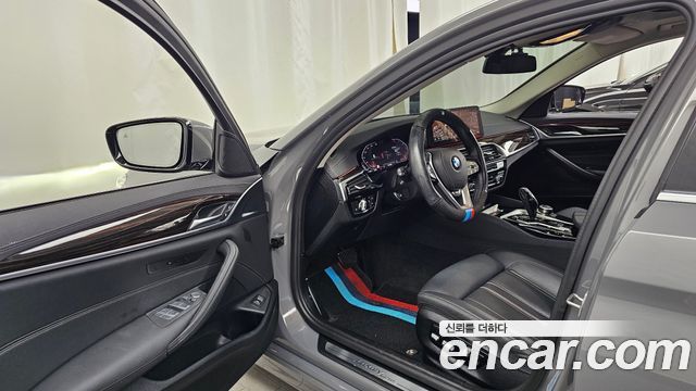 BMW 5-Series 520i Luxury