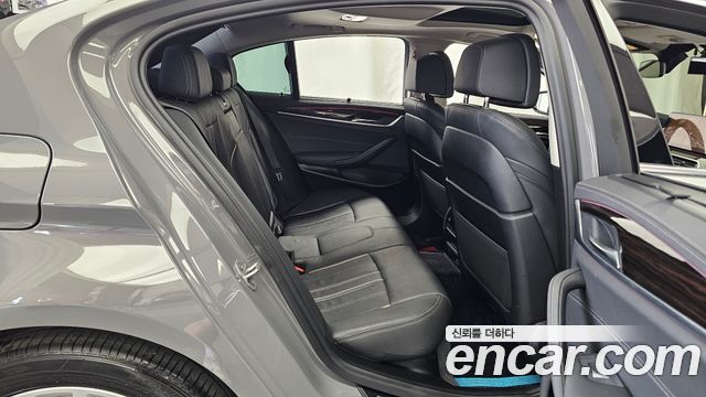 BMW 5-Series 520i Luxury
