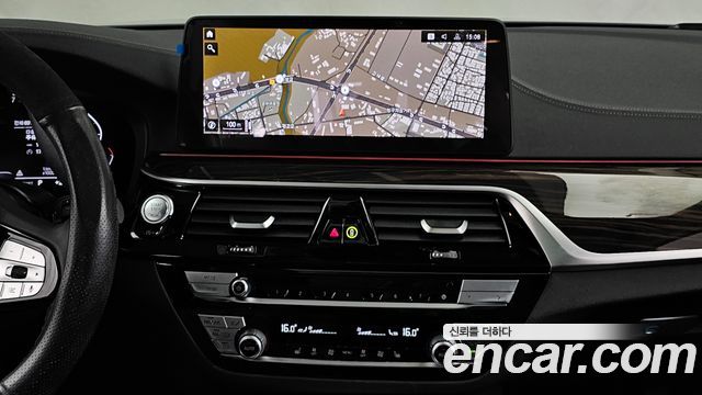 BMW 5-Series 520i Luxury