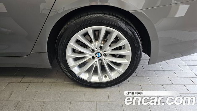 BMW 5-Series 520i Luxury