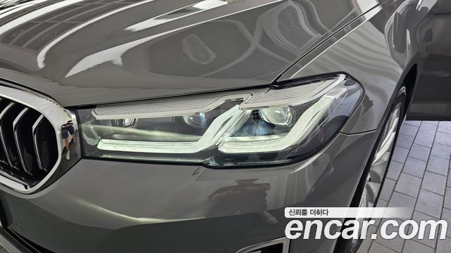 BMW 5-Series 520i Luxury