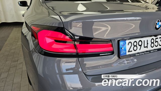 BMW 5-Series 520i Luxury