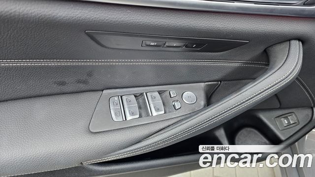 BMW 5-Series 520i Luxury
