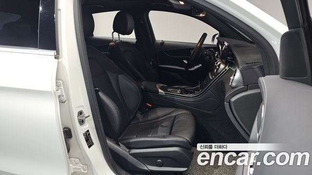 Mercedes-Benz GLC-Class GLC300e 4MATIC Coupe
