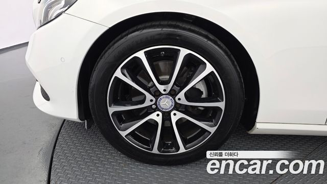 Mercedes-Benz E-Class E220d Avantgarde