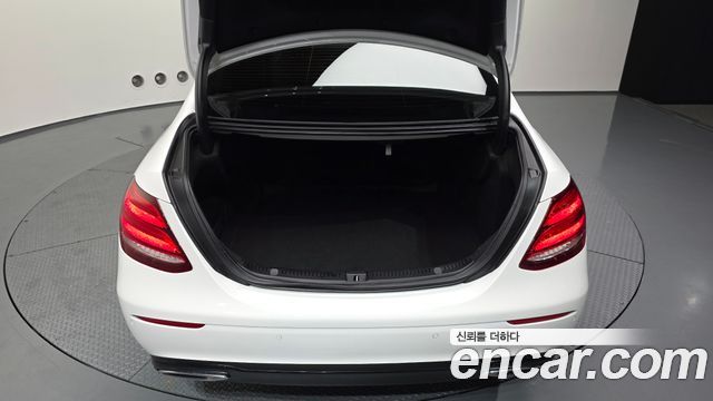 Mercedes-Benz E-Class E220d Avantgarde
