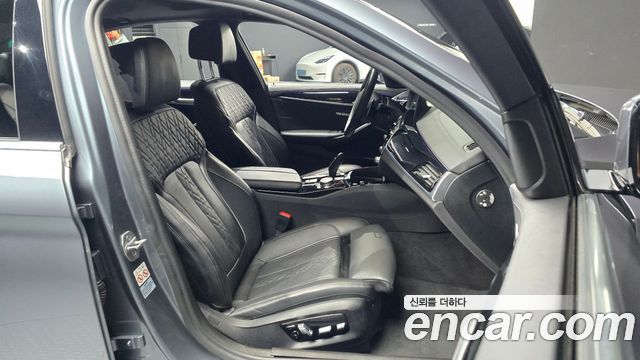 BMW 5-Series 530i M Sport Package Plus