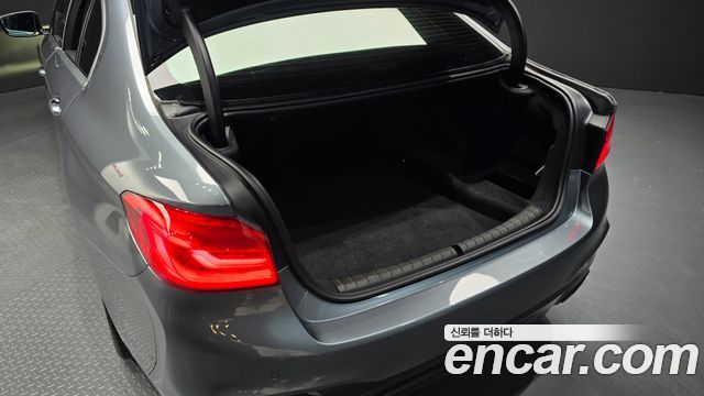 BMW 5-Series 530i M Sport Package Plus
