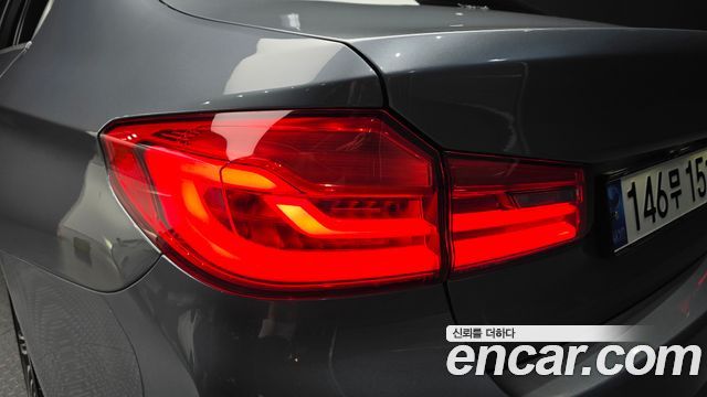 BMW 5-Series 530i M Sport Package Plus