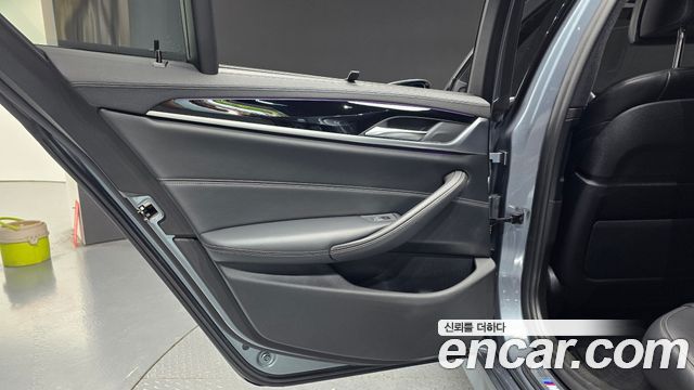 BMW 5-Series 530i M Sport Package Plus
