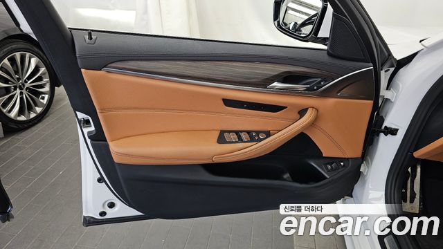 BMW 5-Series 530e M Sport
