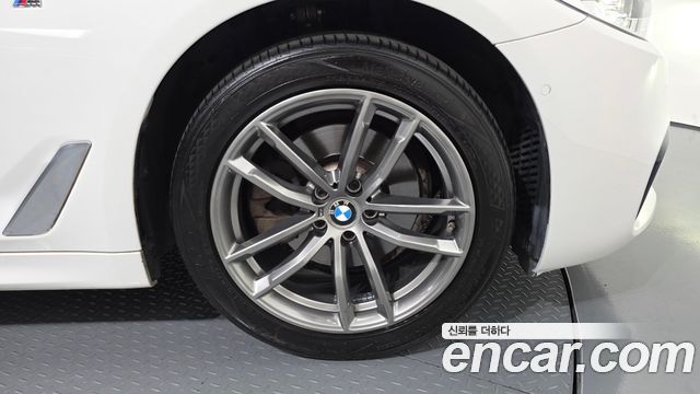 BMW 5-Series 520d xDrive M Sport Package