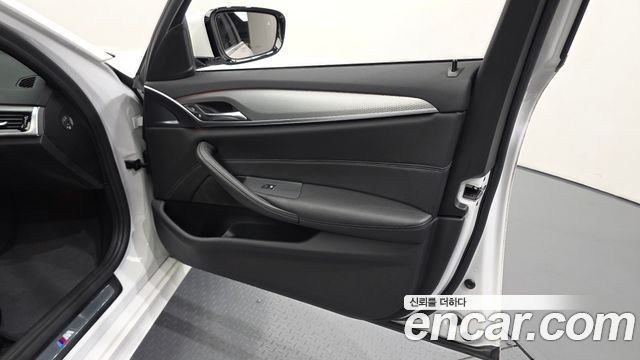 BMW 5-Series 520d xDrive M Sport Package