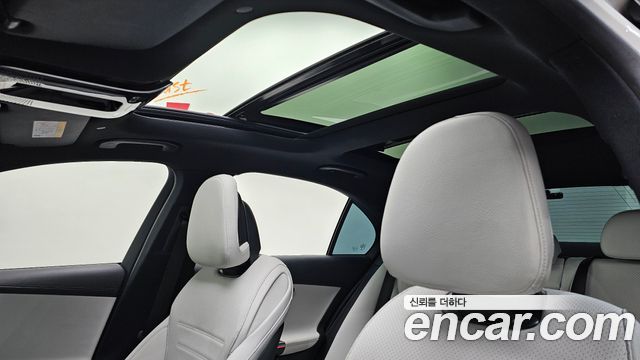 Mercedes-Benz C-Class C300 4MATIC AMG Line