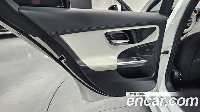 Mercedes-Benz C-Class C300 4MATIC AMG Line